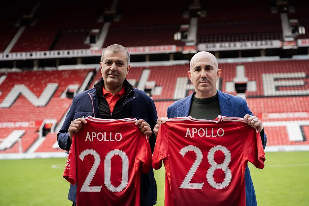 Neeraj Kanwar, Apollo Tyres and Omar Berrada, Manchester United holding up Manchester United football shirts