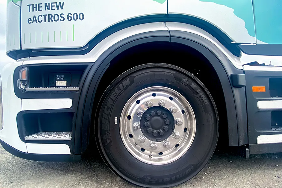 581-02-Michelin-MBNI-Truck-Van